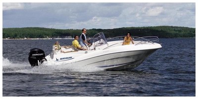 Bateau de pêche et de ski nautique
