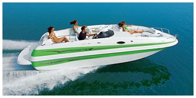 Bateau pour planche nautique � moteur in-bord