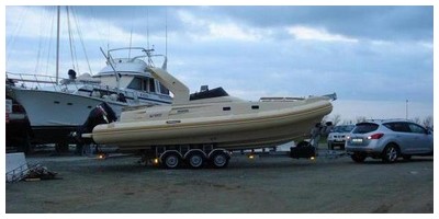 Remorquage et transport routier d'un bateau