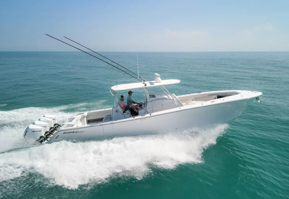 Bateau à console centrale