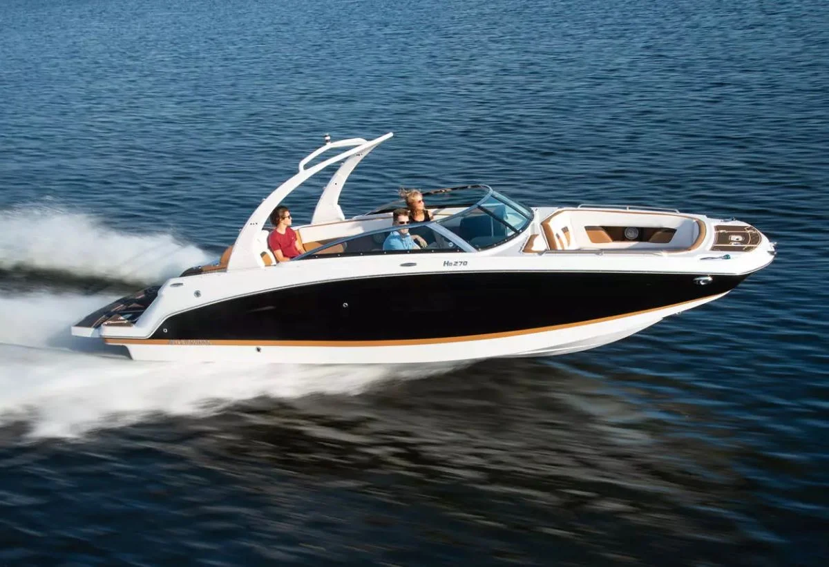 Bateau ponté Four Winns