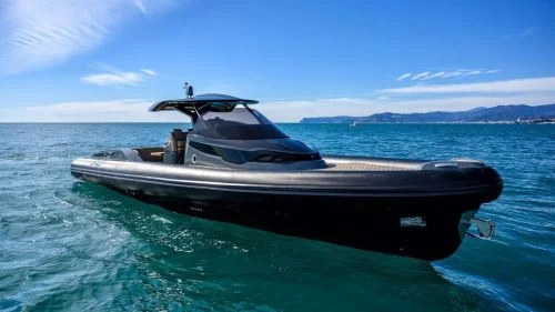 Bateau à moteur semi-rigide luxe