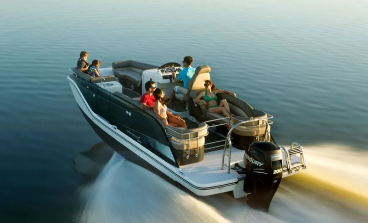 Bateau à ponton Bayliner