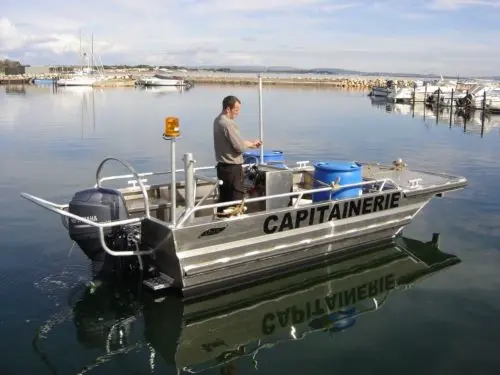 Bateau en aluminium à fond plat