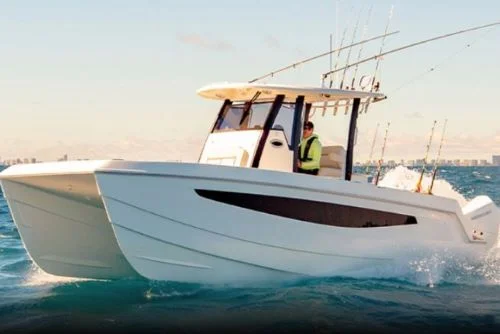 Bateau de pêche à moteur multicoque