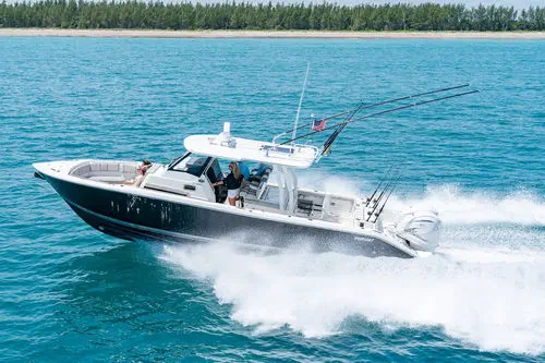 Bateau pour pêche sportive en mer