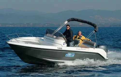 Essai d'un bateau en mer Essai d'un bateau en mer