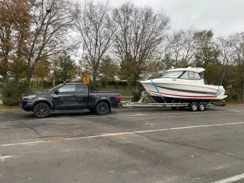 Remorquage et transport routier d'un bateau Remorquage et transport routier d'un bateau