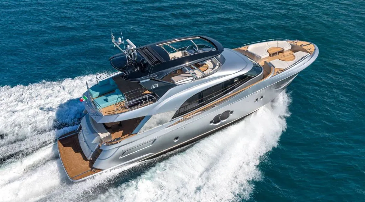 Yacht Charter Luxe